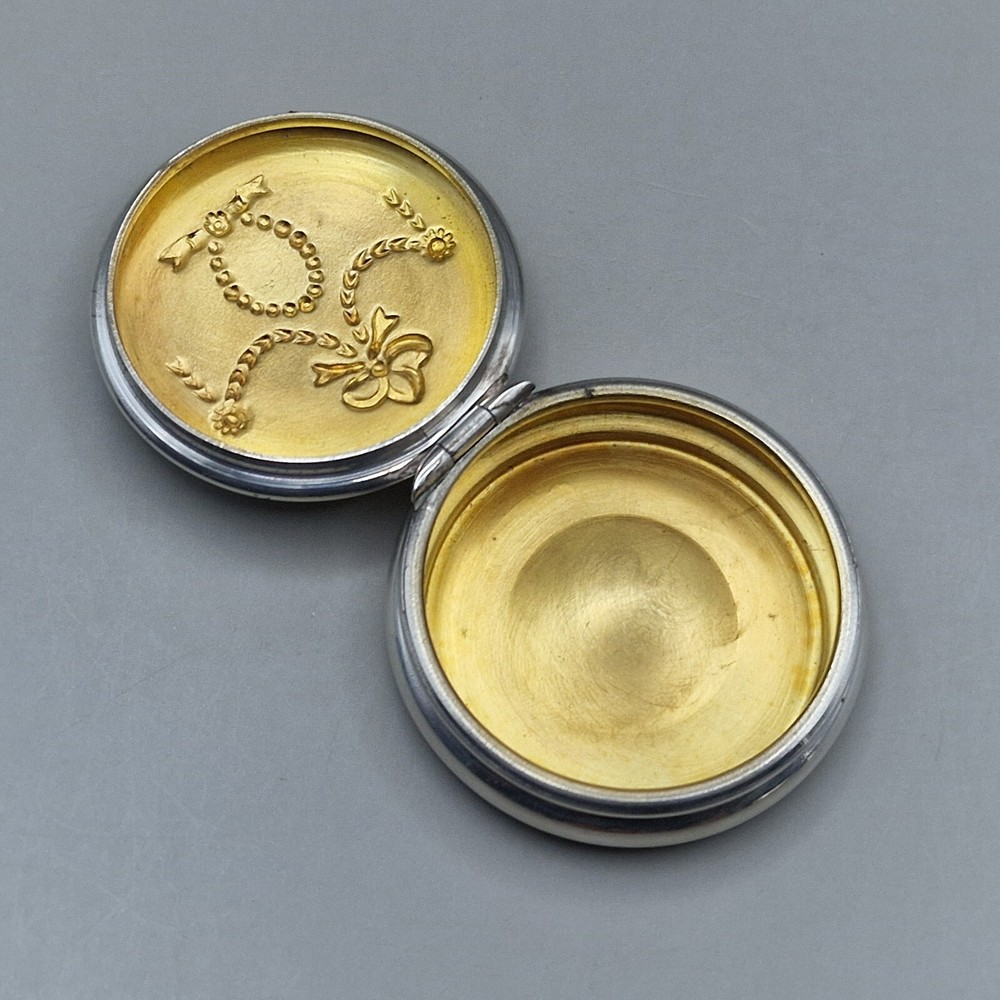 Superb Solid Silver Snuff/Pill Box by Carr's of Sheffield Ltd Sheffield 1994