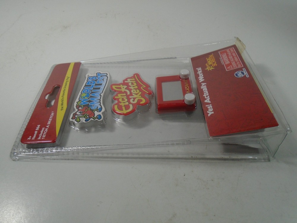 2015 SUPER IMPULSE-- WORLD'S SMALLEST--ETCH A SKETCH (NEW)