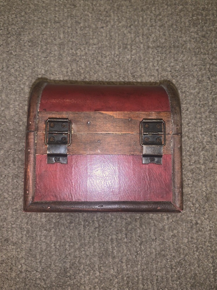 ANTIQUE WOODEN CHEST BOX