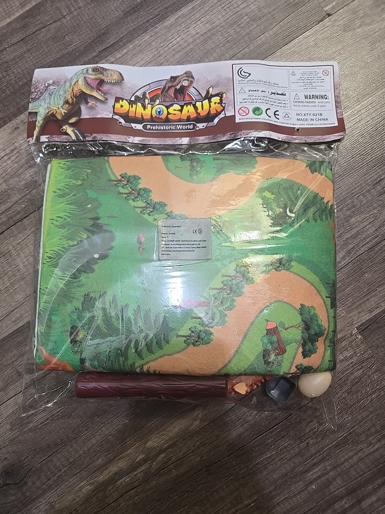 Dinosaur 24 piece play set with activity mat