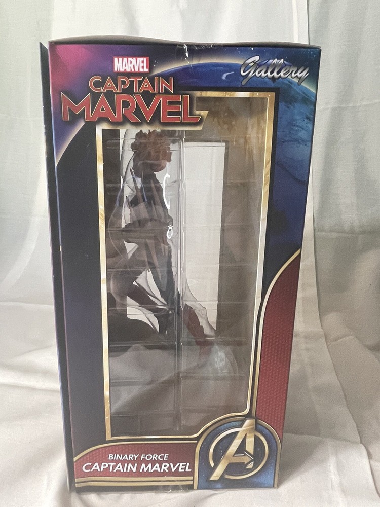 Diamond Select Gallery Binary Force Captain Marvel PVC Diorama Game Stop