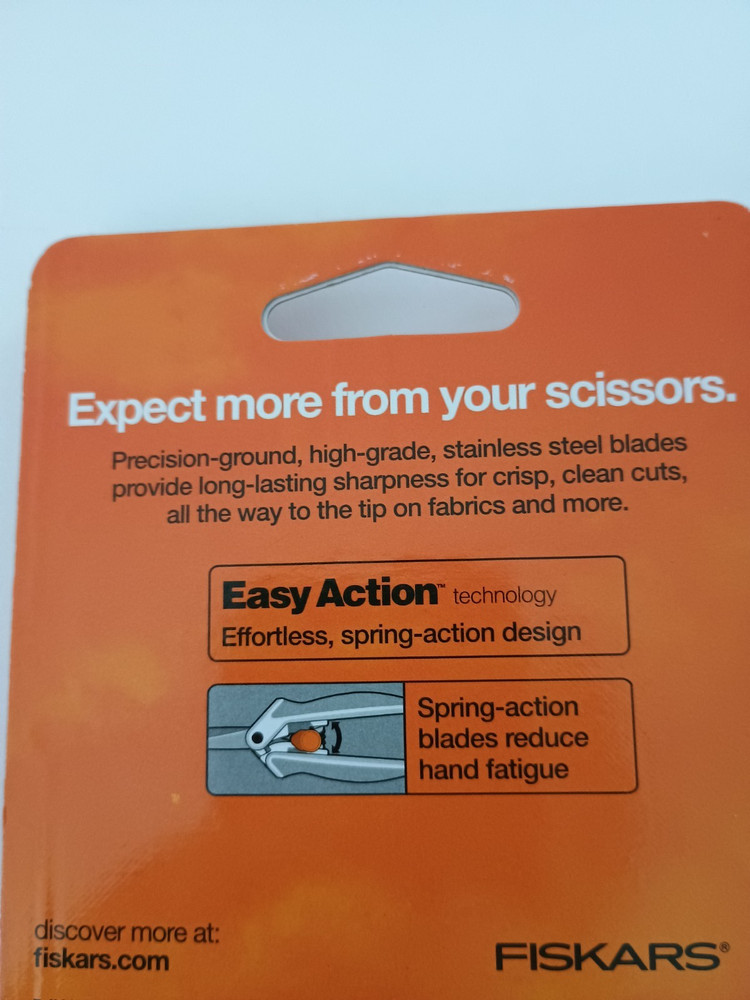 Fiskars Easy Spring Action Micro-Tip Snips Blades Ideal for Fabric