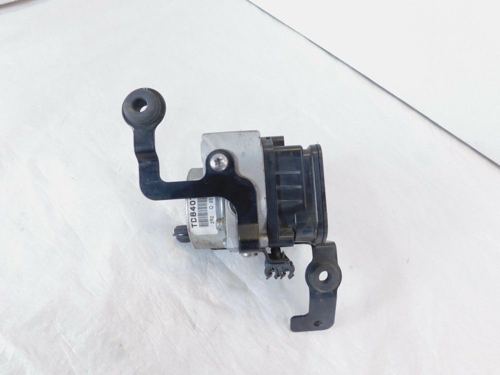 2011-2015 Triumph Tiger 800 Wet ABS Brake Pump Modulator Module & Bracket Mount