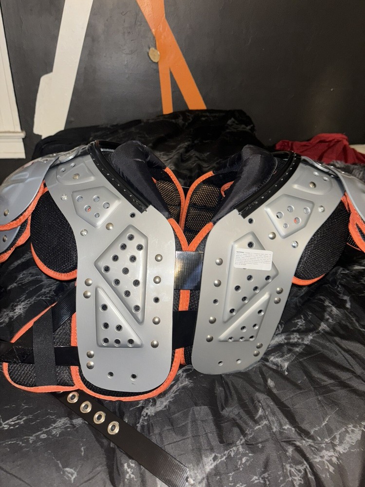 schutt shoulder pads Large
