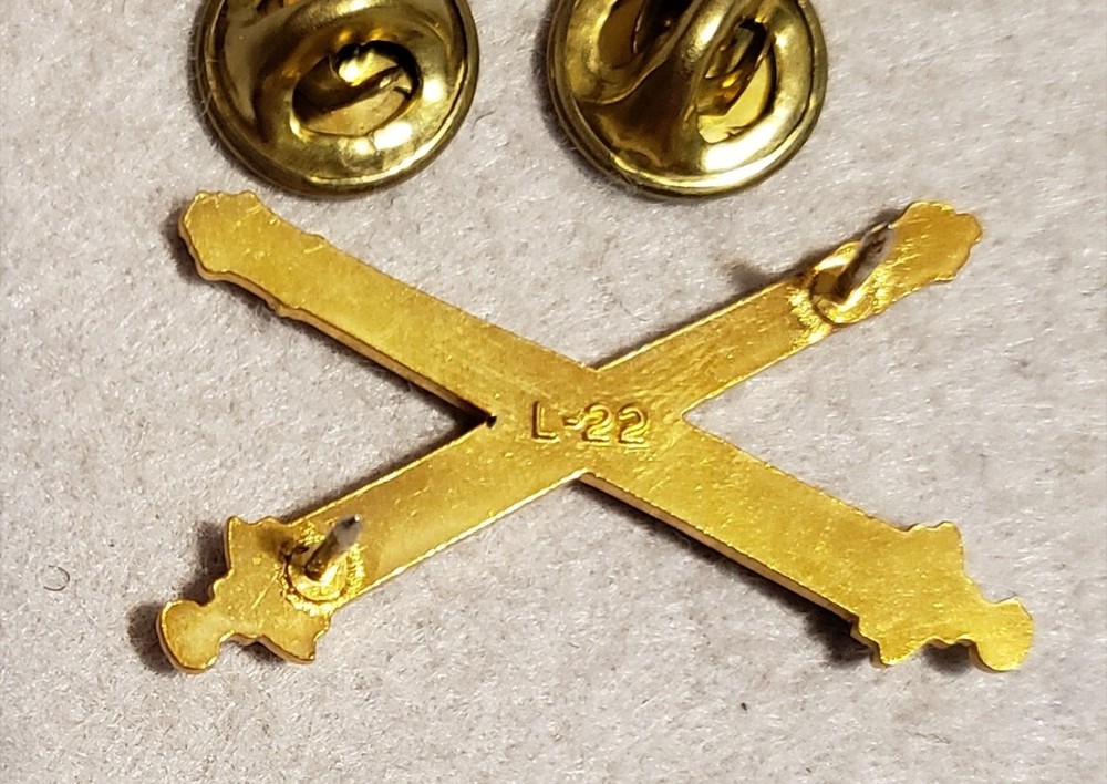 Army Artillery Hat Pin / Insignia