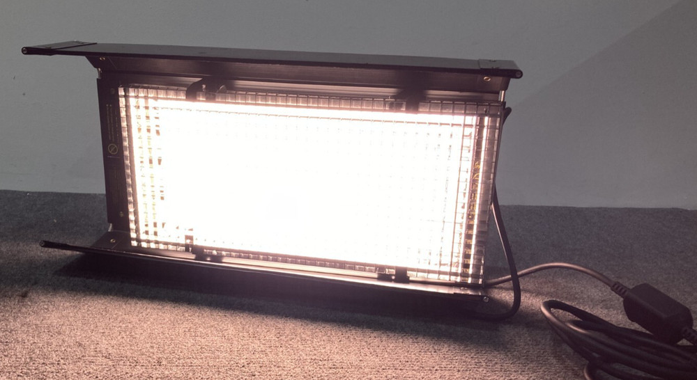 Kino Flo Diva Lite 400 DIV-400-120U Lighting Systems Complete Light Kit