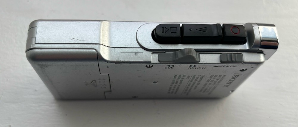 Sony Pressman M-560V Microcassette - Corder VOR Recorder Powers On Read Descript