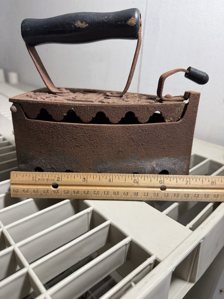 Antique Cast-Iron Charcoal Iron ￼
