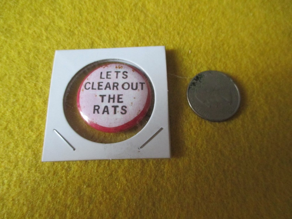 ORIGINAL WWII HOMEFRONT ANTI AXIS LETS CLEAR OUT THE RATS BUTTON