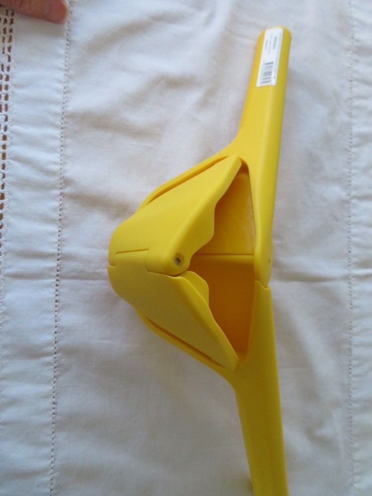 Manual Citrus Squeezer Effortless Hand Juicing~Fold Flat Design-Easy to Store
