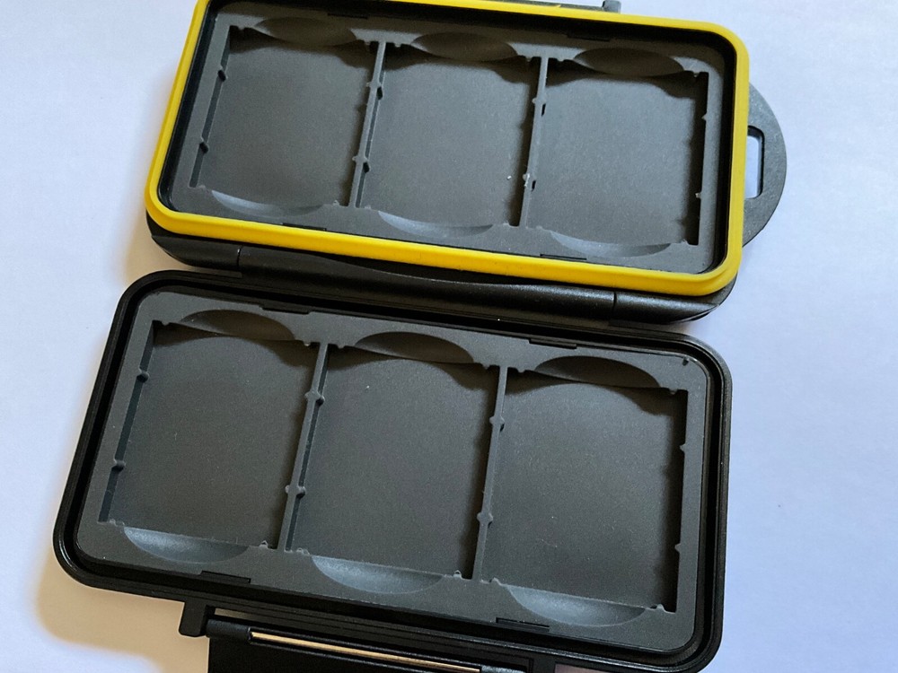 1pc(USED) Generic Hard case for SANDISK CF TYPE II compactflash storage case