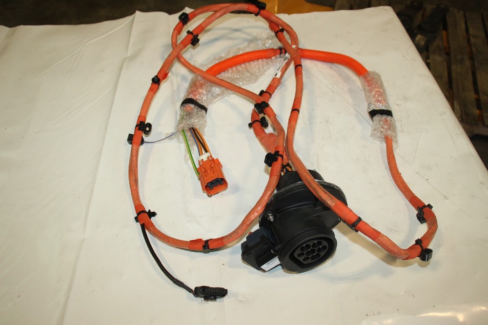 Tesla Type 2 Electric Car Charger Socket Harness 1018413-02-C A2425409201