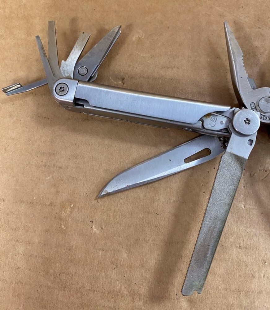 VINTAGE LEATHERMAN WAVE MULTI-TOOL.
