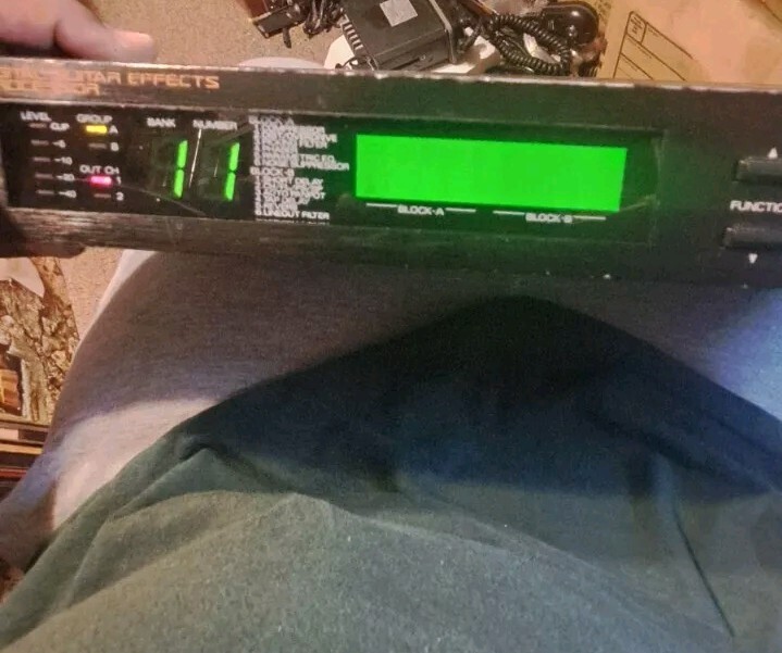 Roland GP-16 Digital Guitar Effects Processor FOR PARTS