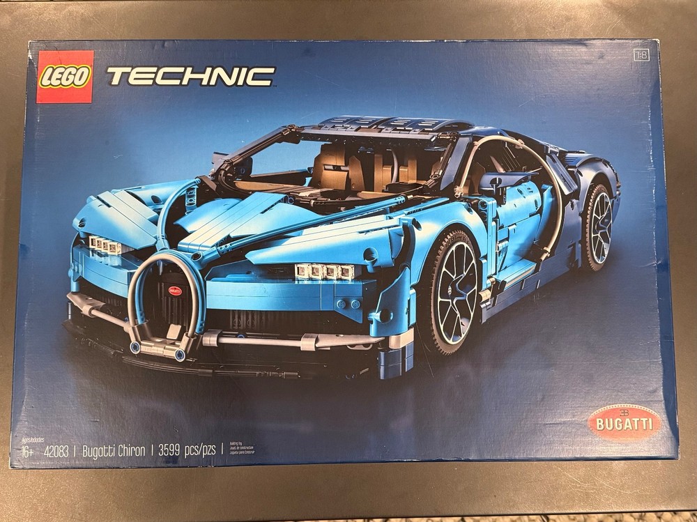 LEGO TECHNIC: Bugatti Chiron (42083) - Used but excellent condition!