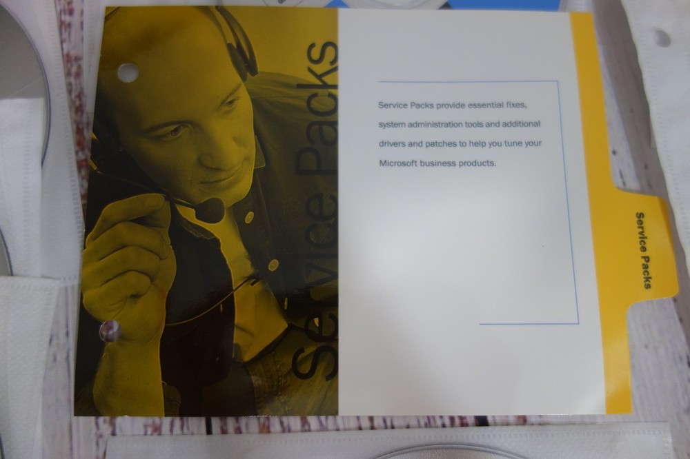 Vintage Microsoft TechNet Plus CD Subscription With Binder 45 CDs 1999-2000