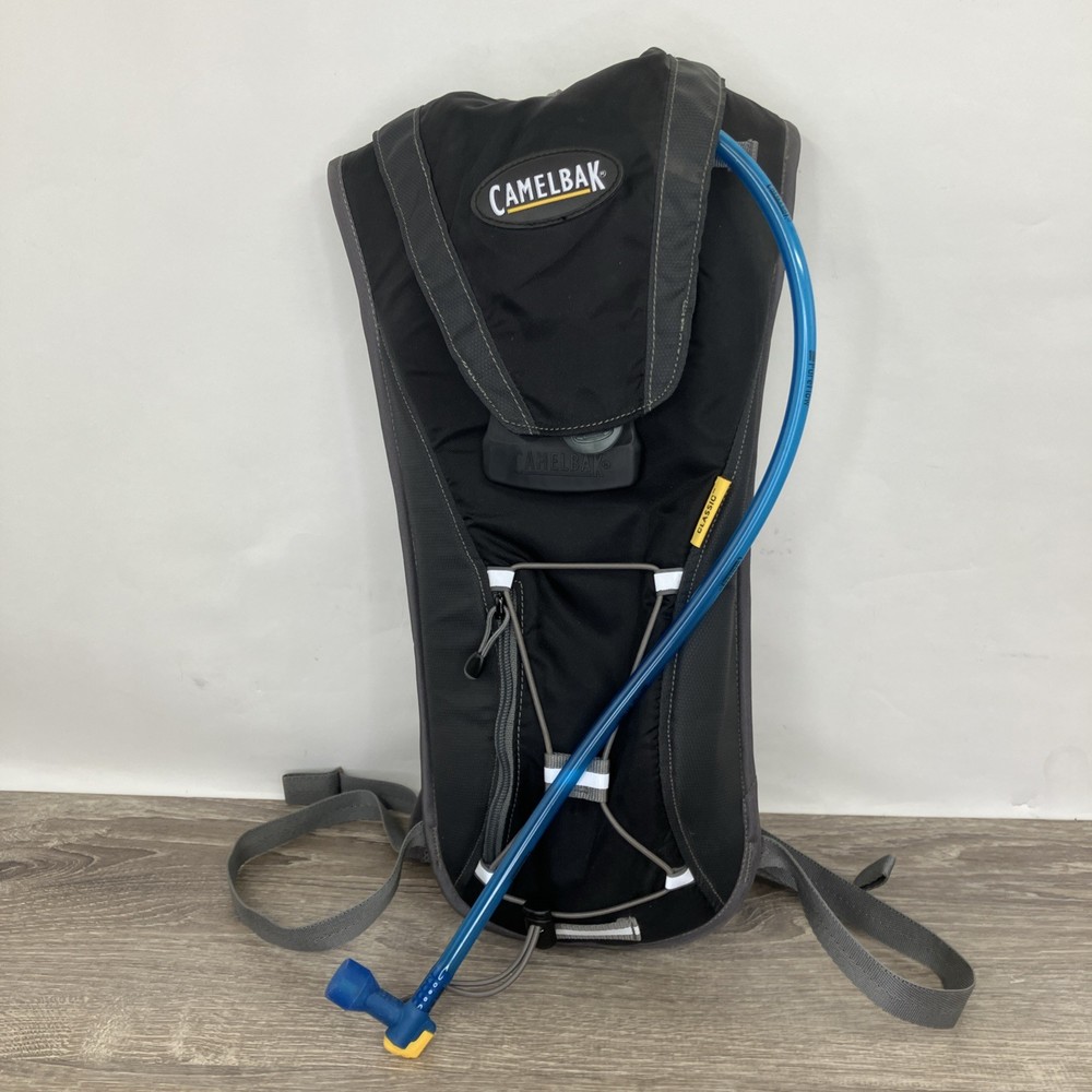 CAMELBAK Classic Hydration Pack Zippered Pocket w/ Bladder Black Gray Backpack
