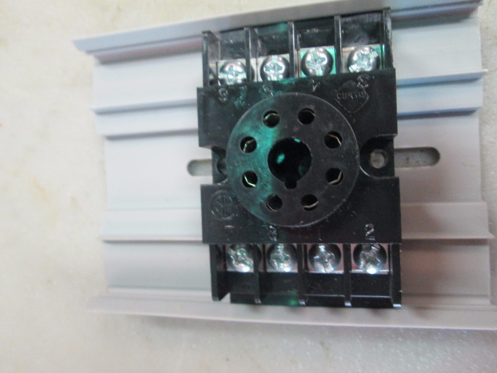 Track Mount Socket 8-Pin #68478-61 CUS8 (NIB)