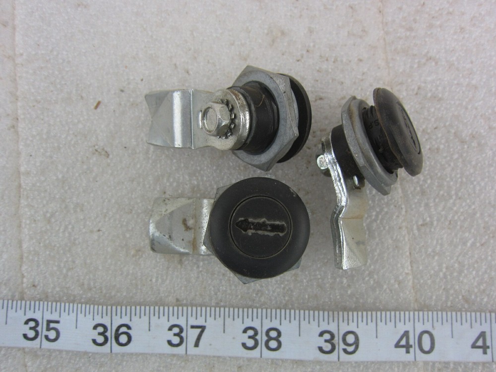 Hoffmann Wiegmann EDI Slotted Screwdriver Cam Panel Lock, Used