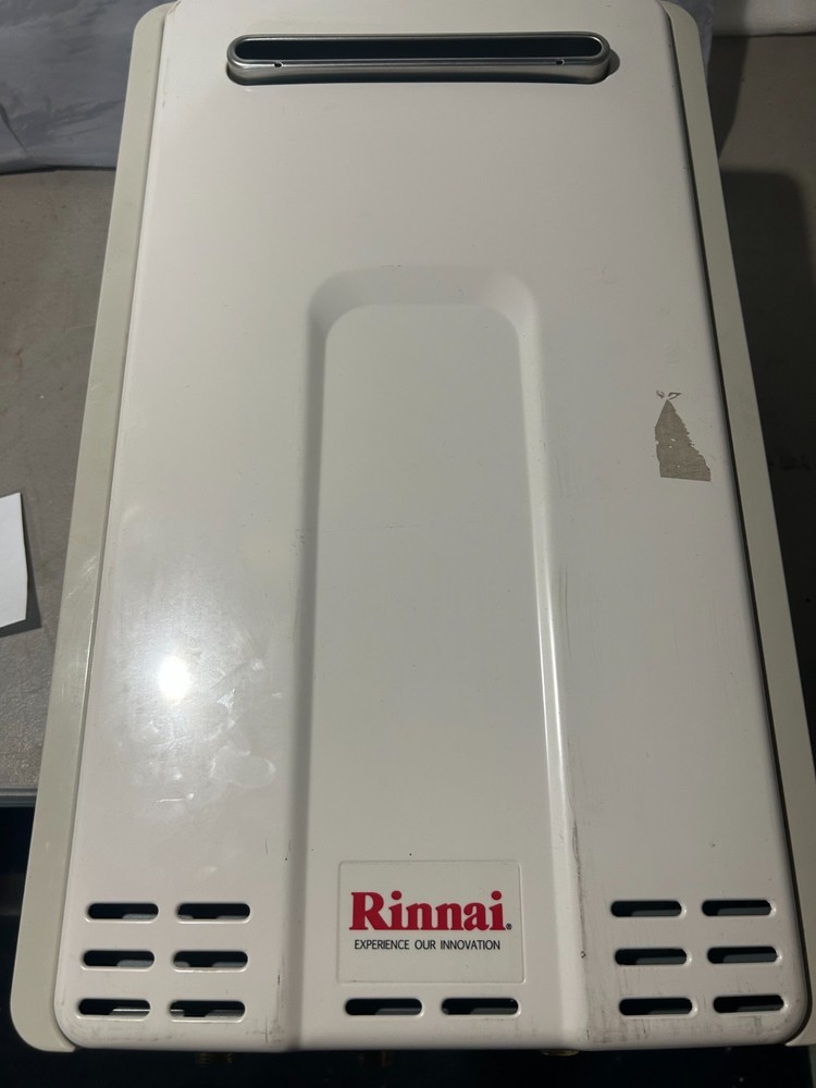 Rinnai V65eN Outdoor Tankless Water Heater 150kBTU 6.5GPM SCRATCH/DENT #6456