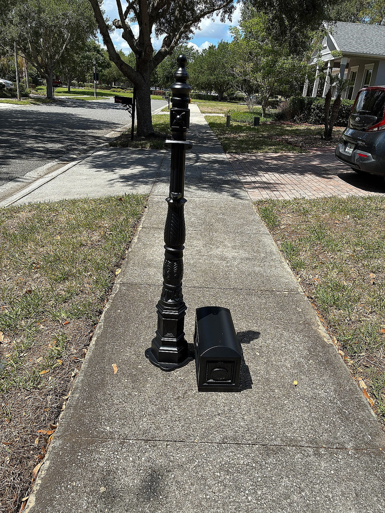 New mailbox with aluminum post - Black