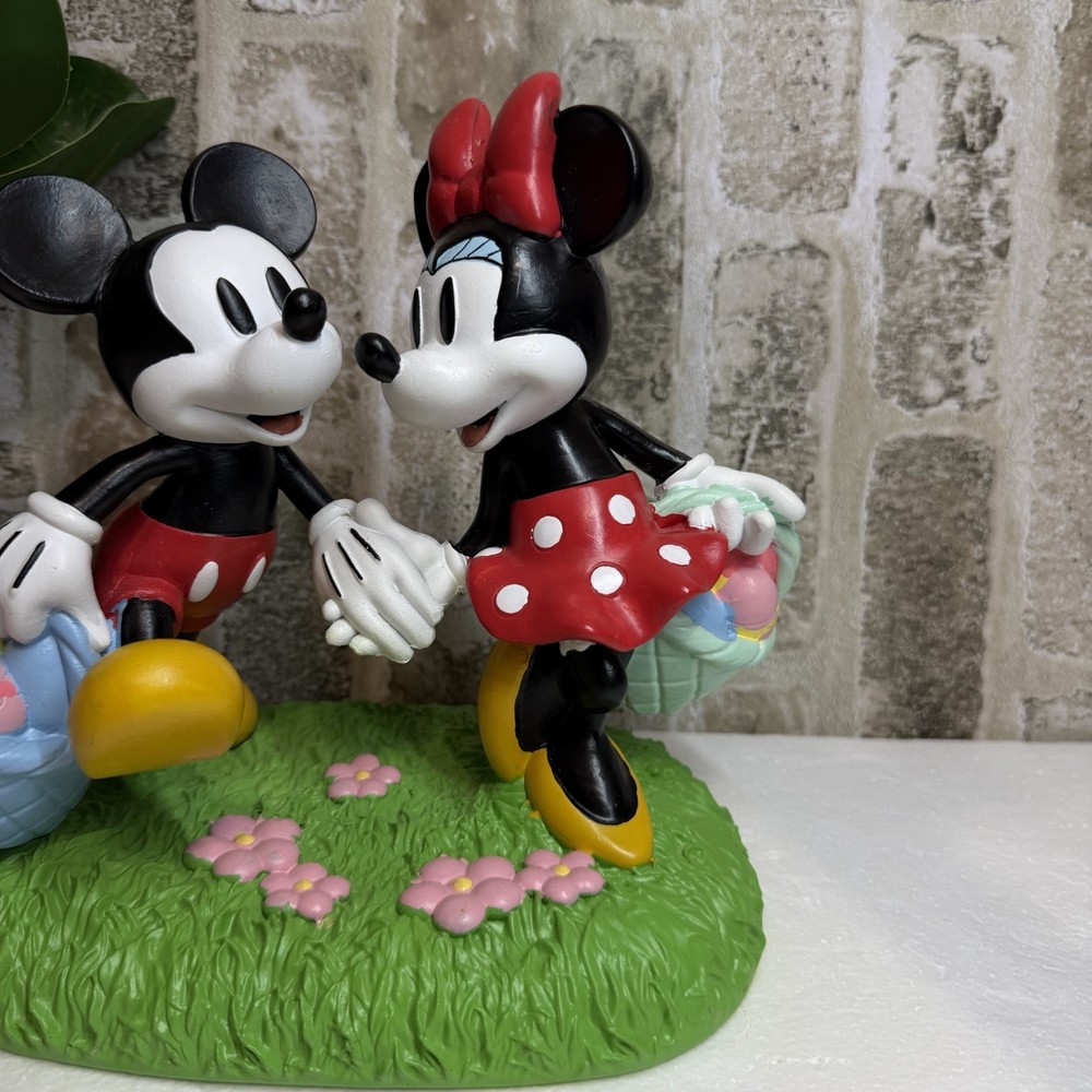 Disney Mickey Mouse & Minnie Mouse Easter Figurine Decor/NEW