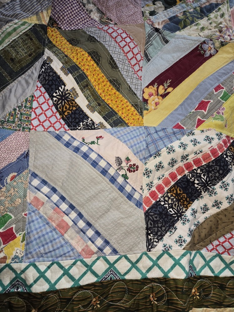 QUILT. 78X96. MACHINE QUILTED. 100 DIFFERENT PATTERNS