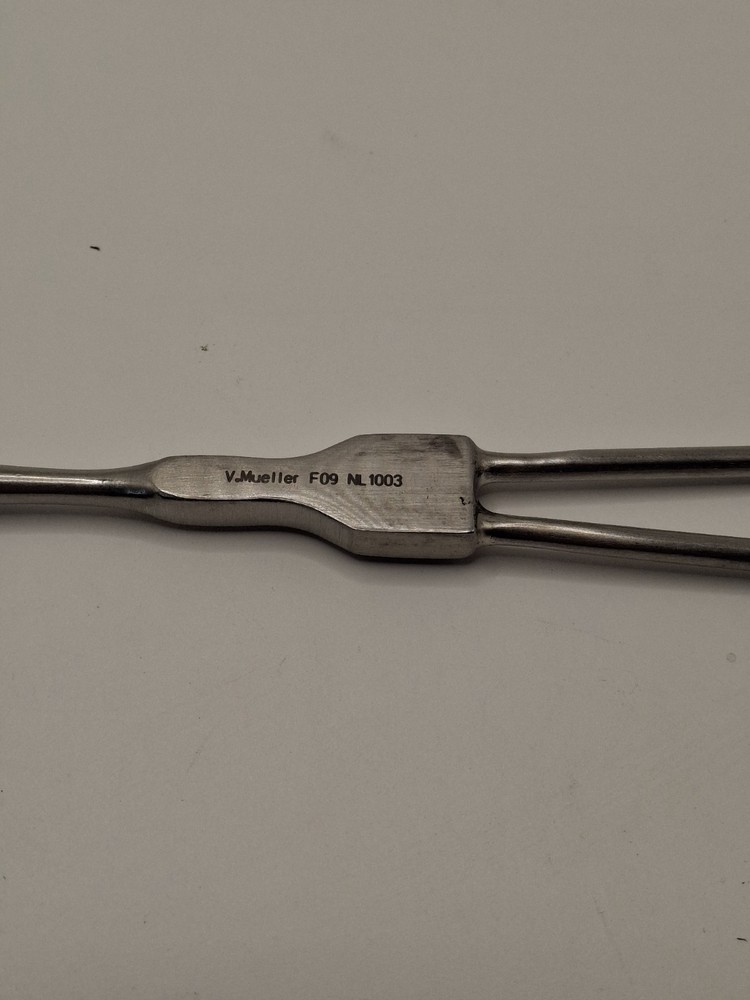 V. Mueller Cushing Retractor NL1003
