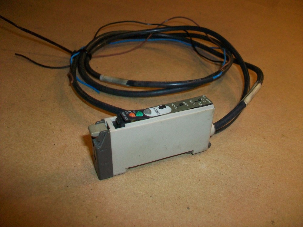 Omron E3X-NT11 Sensor Amplifier USED