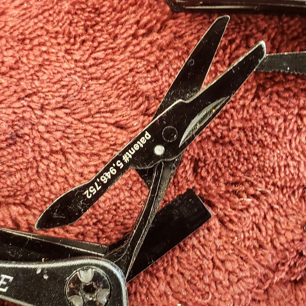 Lot of 2 Gerber Multi Tool Dime multiplier Black read
