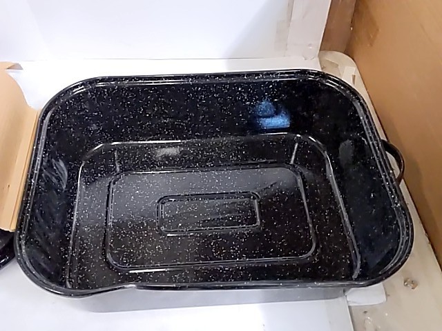 Large Covered Rectangular Roaster Braisers and Dutch Oven