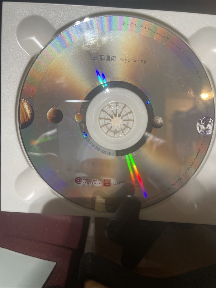 王菲唱遊.紅豆首年版CD所有$45以下CD $100四張請信息溝通更優惠截圖給我發新的鏈接給你才下單合拼邮費謝謝