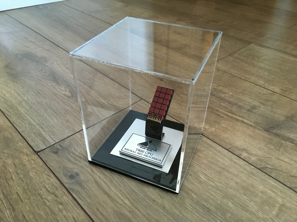Terminator T-800 CPU Brain Chip' Chip Prop Replica with Display Case