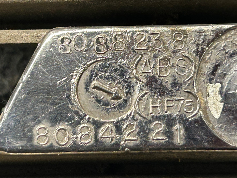 VOLVO 20457164 GRILLE