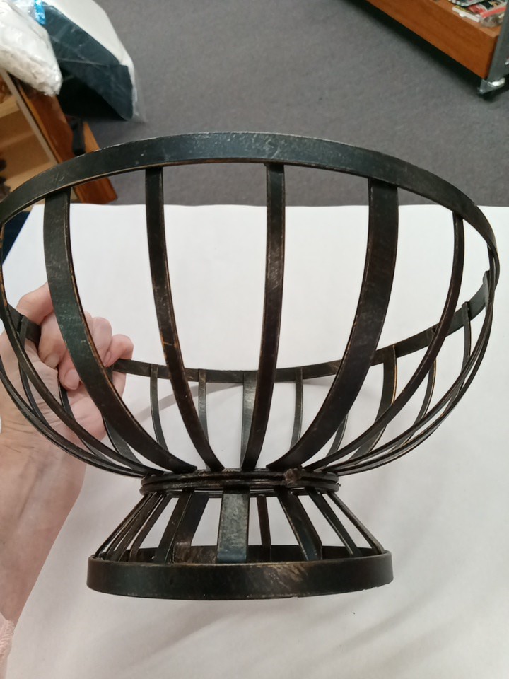 Vintage Rustic Metal Fruit Basket 11x6