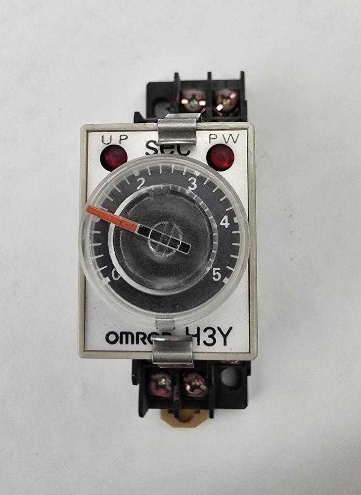 Omron H3Y-2 Solid State Timer With Socket Base 5A 250V 8Pin 11Z2YT
