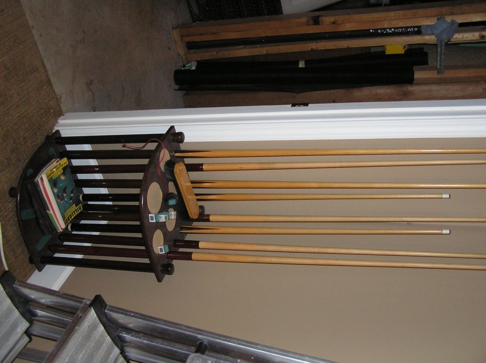 classic pool table - excellent