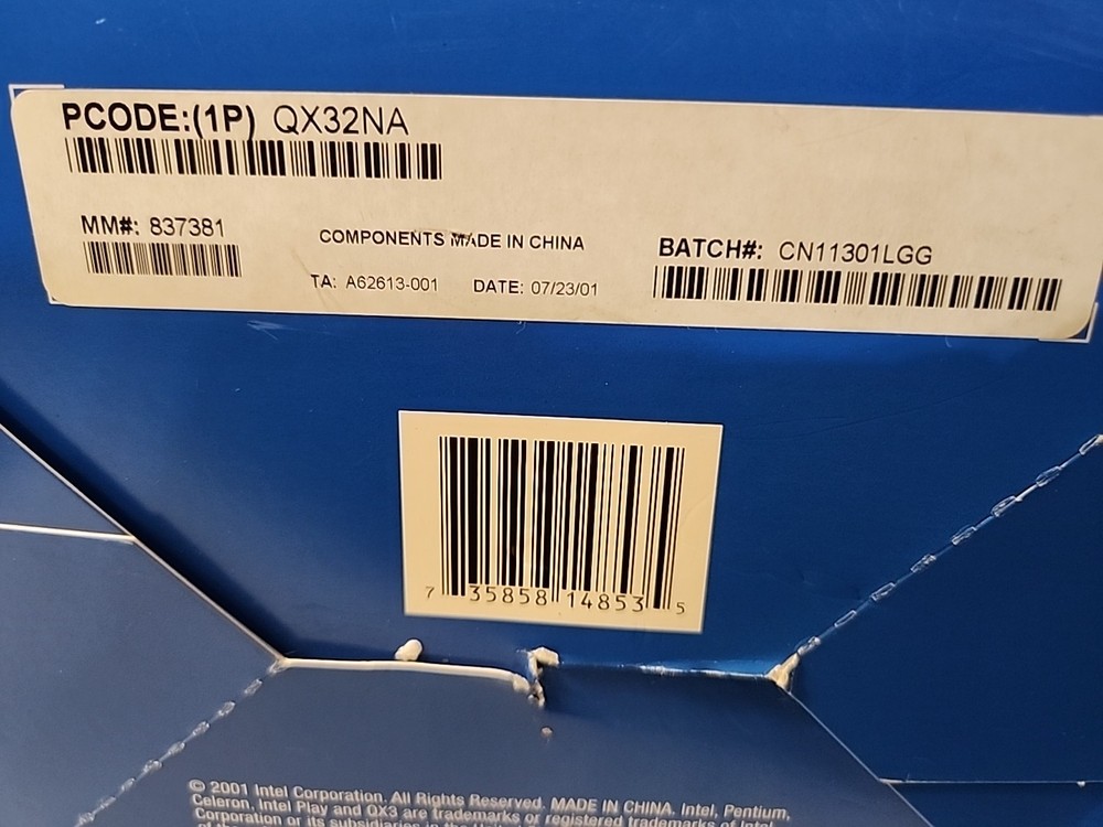 Intel Play QX3+ Computer Microscope 8 & Up includes an activity guide book