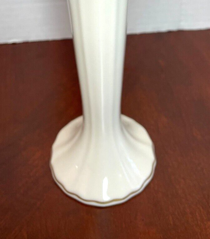 LENOX BUD VASE CREAM/ COLD 9 1/4"