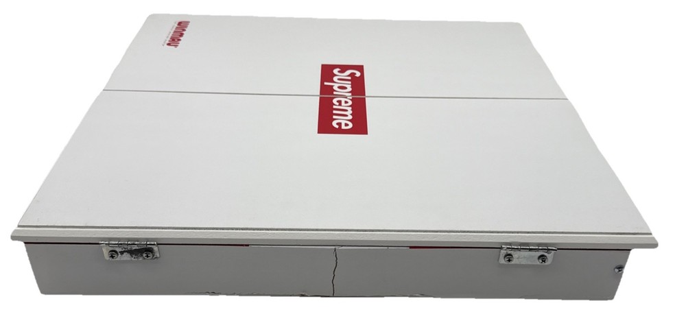 Supreme x Winmau Dartboard Set