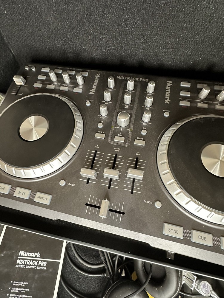 Numark Mixtrack Pro Standalone Streaming DJ Controller With Case