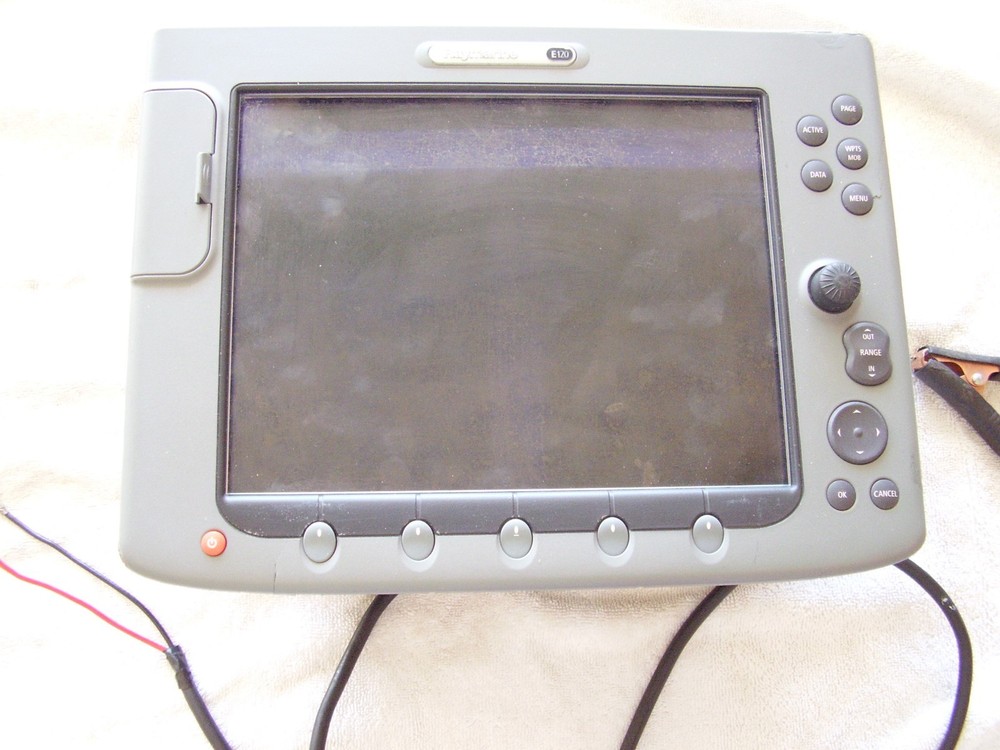 Raymarine E120 Classic Chartplotter & MFD Display; Works Great