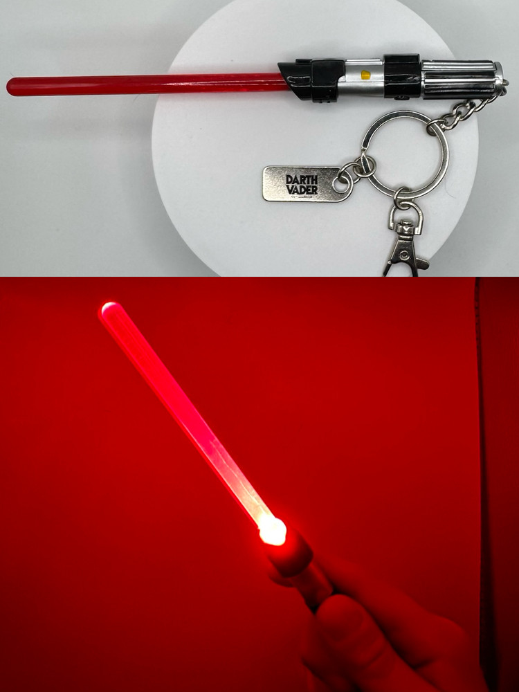 Star Wars Lightsaber Keychains – Light-Up Collectible Set (Multiple Characters)
