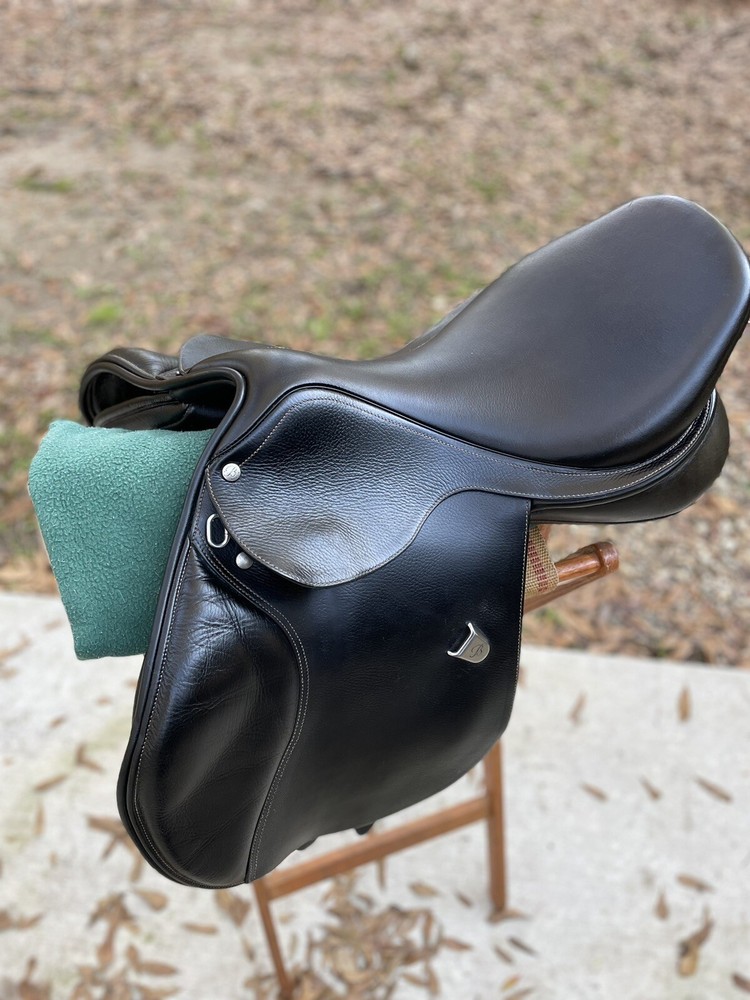 Bates Elevation DS Jump English Saddle 17.5”
