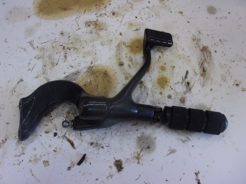 2009 HARLEY DAVIDSON XL 883 FOOT PEG FOOT REST