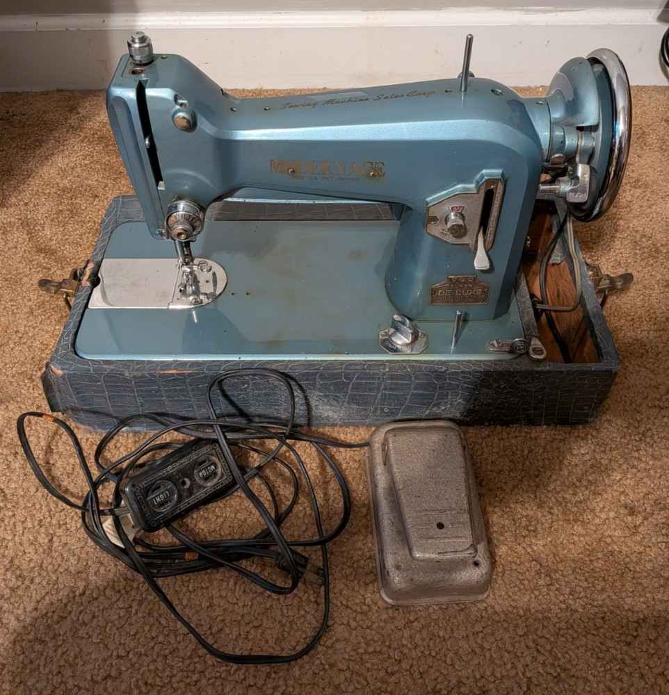 Tested Working Vintage Super Deluxe Precision Sewing Machine Teal