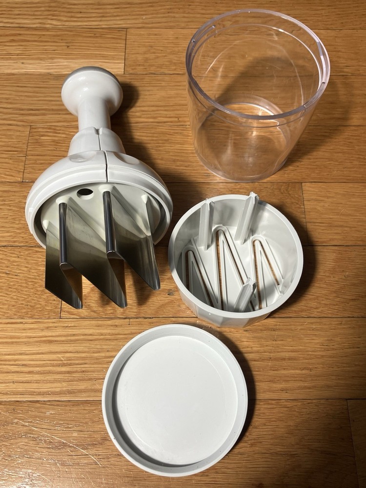 Pampered Chef Push Function Food Chopper - White