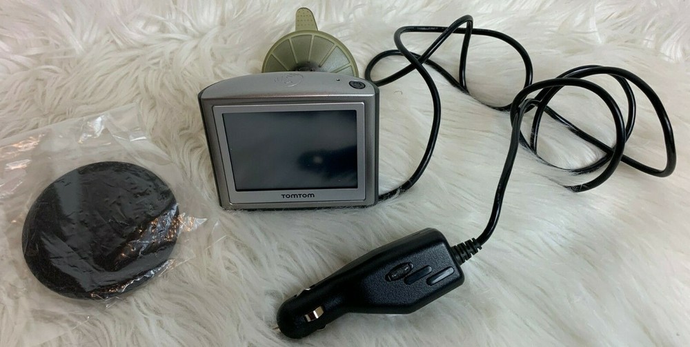 TomTom One 3rd Edition GPS Lighter Adapter Mount Vehicle Navigation Unit Bundle