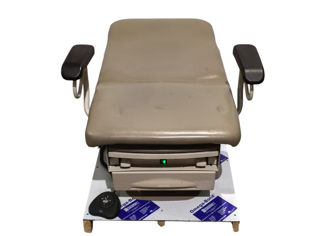 Midmark 223 Power Exam Table
