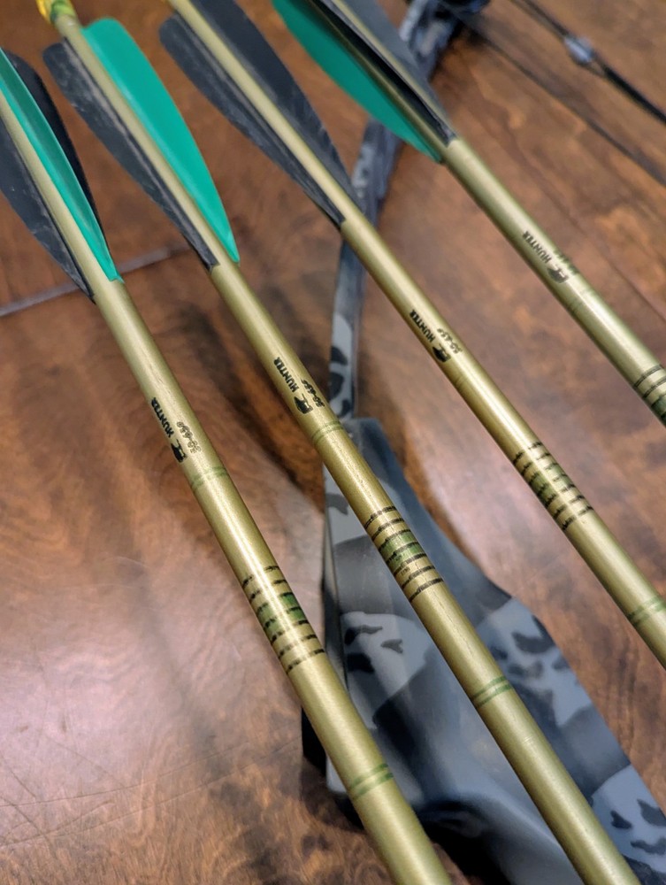 SILVERHAWK Compound Bow & Hunter Arrows Camo